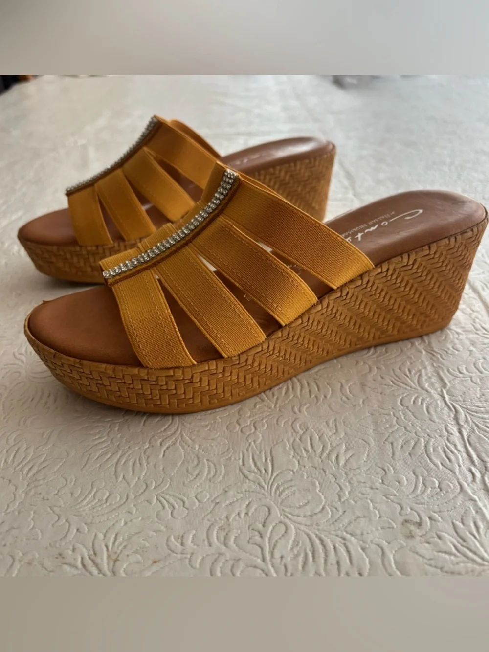 ❤️2/$15or3/$21❤️Contessa Mustard Yellow Wedge Slide w/Rhinestone Trim, Size 6